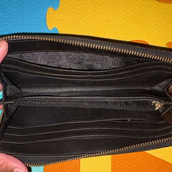 Elegant Black Wallet - Picture 2 of 2